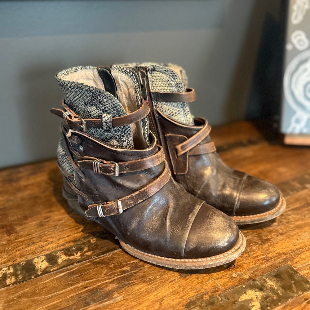 Freebird Crue Leather Ankle Boots with Straps, Sz 8